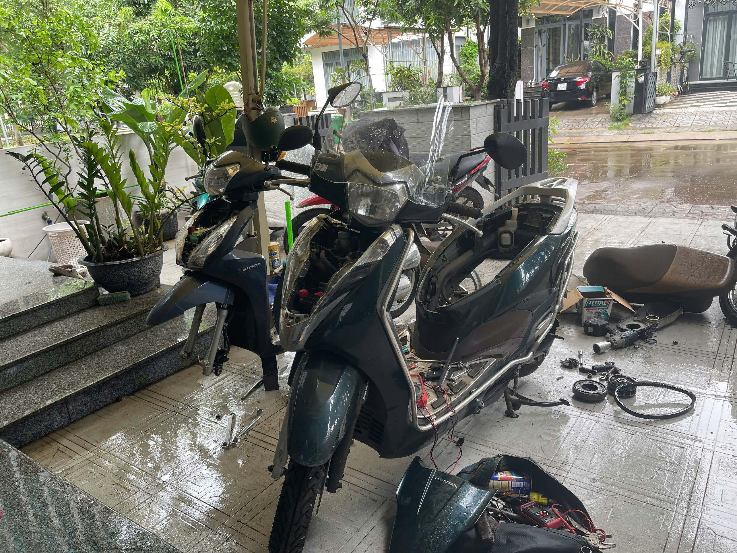 Hình ảnh thực tế dịch vụ sửa xe máy đề không lên